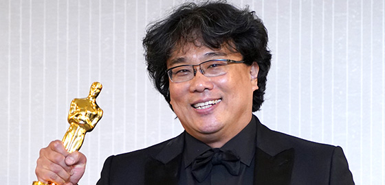 아카데미 시상식에서 4관왕을 차지한 기생충의 봉준호 감독